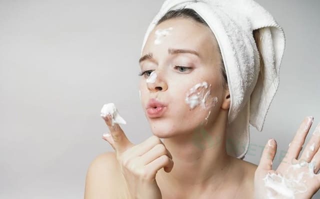 Rửa sạch da mặt là bước skin care quan trọng nhất