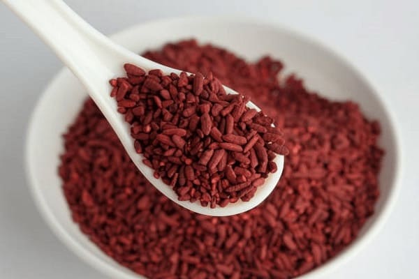 Gạo đỏ có hàm lượng protein và chất xơ cao hơn gạo trắng.